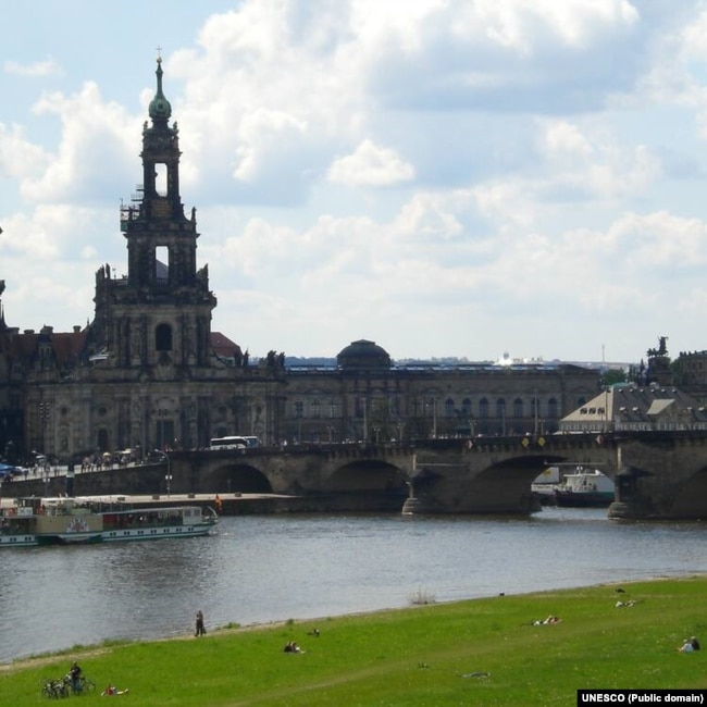 Lumi Elba, Dresden.