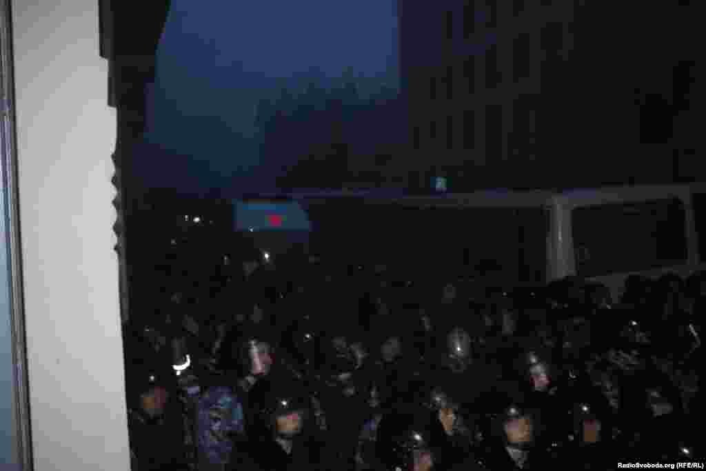 Kiyev, Prezident Sarayının qarşısı. 24 noyabr 2013