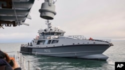 Естонські військово-морські кораблі вийшли в Балтійське море в рамках посиленого патрулювання НАТО в регіоні після підозрюваного саботажу підводних кабелів. 9 січня 2025 року
