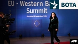 Presidentja e Kosovës, Vjosa Osmani, gjatë pjesëmarrjes në samitin BE-Ballkani Perëndimor që u mbajt më 18 dhjetor 2024 në Bruksel. 