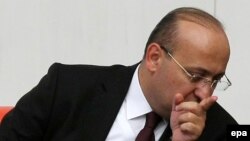 Türkiýäniň premýer-ministriniň orunbasary Ýalçin Akdogan