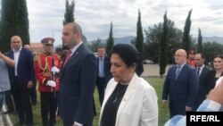 Мамука Бахтадзе и Саломе Зурабишвили возложил венки к Мемориалу погибших героев в августовской войне 2008 года