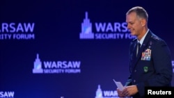 НАТО-ның Еуропадағы біріккен қарулы күштерінің бас қолбасшысы Алексус Гринкевич Варшавадағы қауіпсіздік форумында. Польша, 12 қазан, 2026 жыл