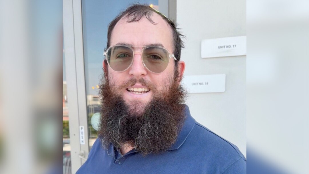 Kokrakdagi sperma bilan retro porno