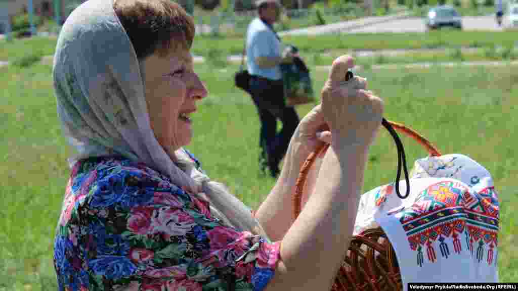 Ukraine -- First Easter liturgy in place of the Cathedral Orthodox Church of Kyiv Patriarchate in Simferopol, 05May2013