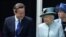 Premierul David Cameron alături de regina Elisabeta a II-a la ceremonii la Castelul Windsor
