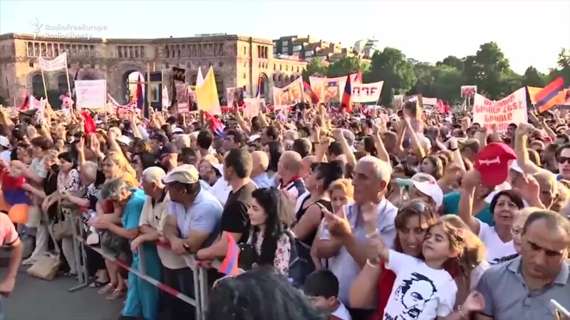 Mii de oameni au marcat la Erevan 100 de zile de la învestirea guvernului lui Nikol Pașinian (VIDEO)