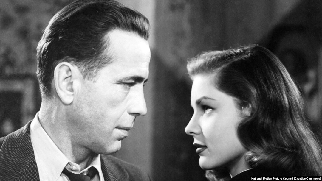 Гамфры Богарт і Лорэн Бэкол у фільме «Глыбокі сон» (1946) паводле аднайменнага раману Рэйманда Чэндлера