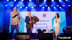 Showman-ul Pavel Duganov ține un discurs la inaugurarea în calitate de bașcană a Găgăuziei a Evgheniei Guțul, condamnată în primă instanță la 7 ani de închisoare pentru finanțarea ilegală a fostului partid „Șor”, declarat neconstituțional în iunie 2023.