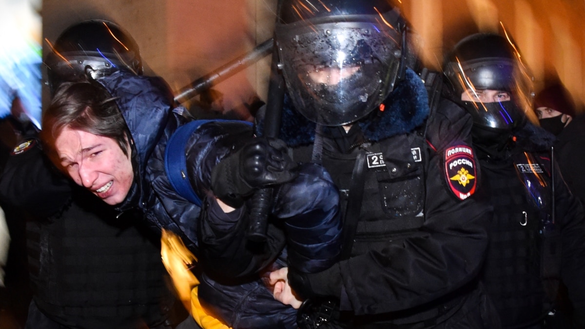 Top moscow police official rejects criticism over excessive use of