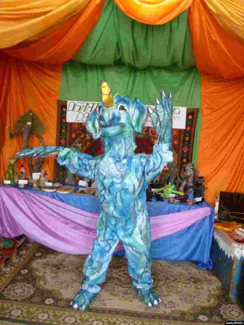 . &ldquo;Нур&rdquo; татар үзәгендәге шүрәле костюмы