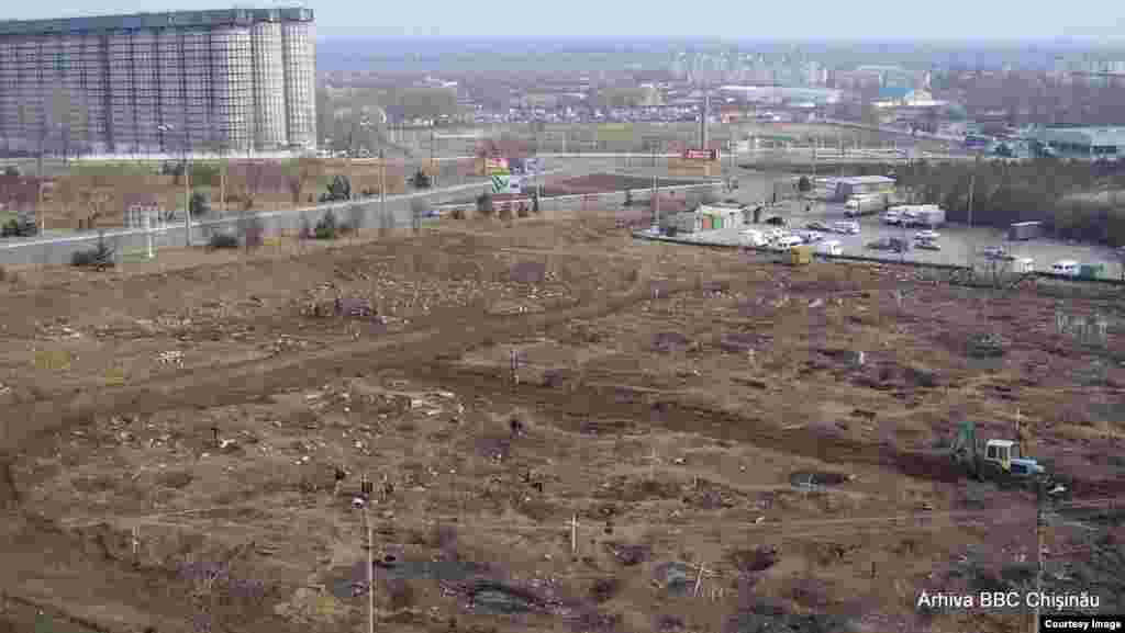 17 ianuarie 2007. Cimitirul eroilor români &bdquo;General Dragalina&ldquo; din Tighina nivelat de tractoare