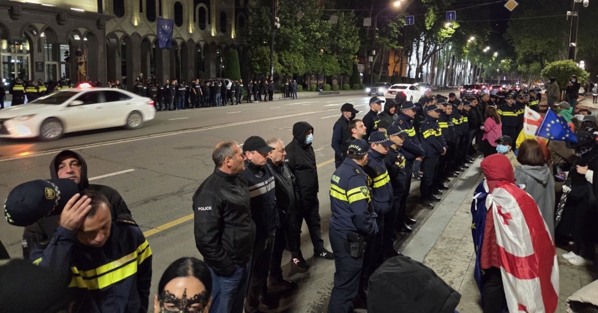 პოლიცია დემონსტრანტებს რუსთაველის გამზირის გადაკეტვის უფლებას არ აძლევს
