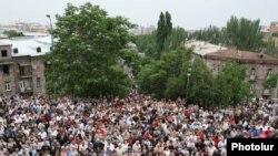 Armenia -- Opposition supporters rally in Yerevan on June 12, 2009.