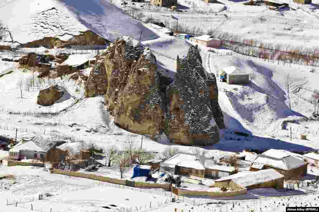 Təqribən 25 təsərrüfatı olan Laza kəndinin əhalisi tamamilə ləzgilərdən ibarətdir.