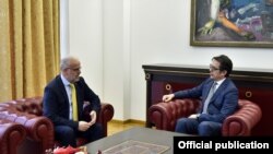 Скопје- средба на претседателот Стево Пендаровски со претседателот на Собранието Талат Џафери