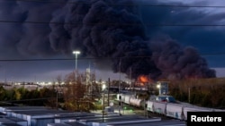 Луисвилл әуежайы маңына ұшақ құлағаннан кейін әуеге көтерілген түтін. Кентуки штаты, АҚШ, 4 қараша, 2025 жыл.