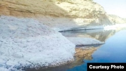 نمایی از وضعیت شوری آب در پشت سد گتوند در خوزستان