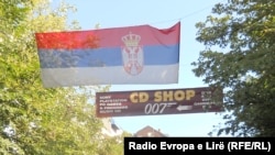 Serbët protestojnë kundër targave kosovare