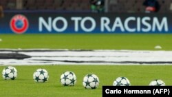 Slogan "Ne rasizmu" na stadionu u Italiji (arhivska fotografija: 2016)