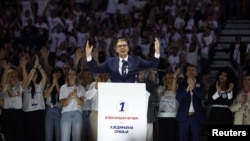 Ish-presidenti i Serbisë, Aleksandar Vuçiq, gjatë një tubimi të Partisë Përparimtare Serbe (SNS) në pushtet, në prag të zgjedhjeve parlamentare, në Beograd, Serbi, më 3 tetor 2026.