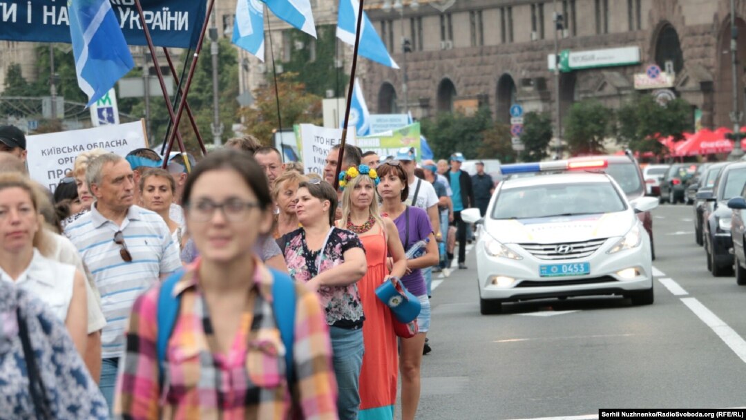 Марш представників профспілкових організацій в знак протесту проти підвищення комунальних тарифів. Київ, 6 липня 2016 року