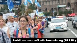 Марш представників профспілкових організацій в знак протесту проти підвищення комунальних тарифів. Київ, 6 липня 2016 року