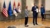 Klaudija Teni i Aleksandar Vučić na ceremoniji uručenja ordena u Predsedništvu Srbije, 28. maj 2025.