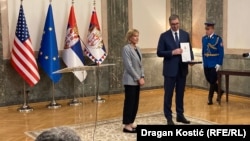 Klaudija Teni i Aleksandar Vučić na ceremoniji uručenja ordena u Predsedništvu Srbije, 28. maj 2025.