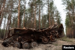 Знищений український танк на узбіччі біля Кремінної, 24 березня 2023 року