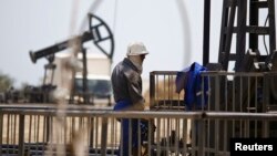 Neftçi (arxiv fotosu)