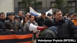 Пророссийский митинг у стен крымского парламента, 25 февраля 2014 года, Симферополь