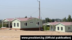 Новые дома в селе Максат Лейлекского района Баткенской области. 27 августа 2021 года.