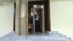 Ծեծ, քաշքշուկ, սեռական բնույթի հայհոյանքներ, միմյանց վրա թռչող ջրի շշեր` խորհրդարանում