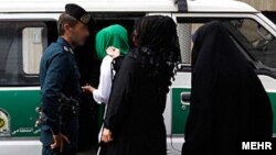 مسئله رعایت حجاب یکی از جنجالی ترین موارد مورد بحث و مناقشه در ایران بوده  است 