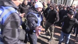 Сутички на мітингу Порошенка у Києві (відео)