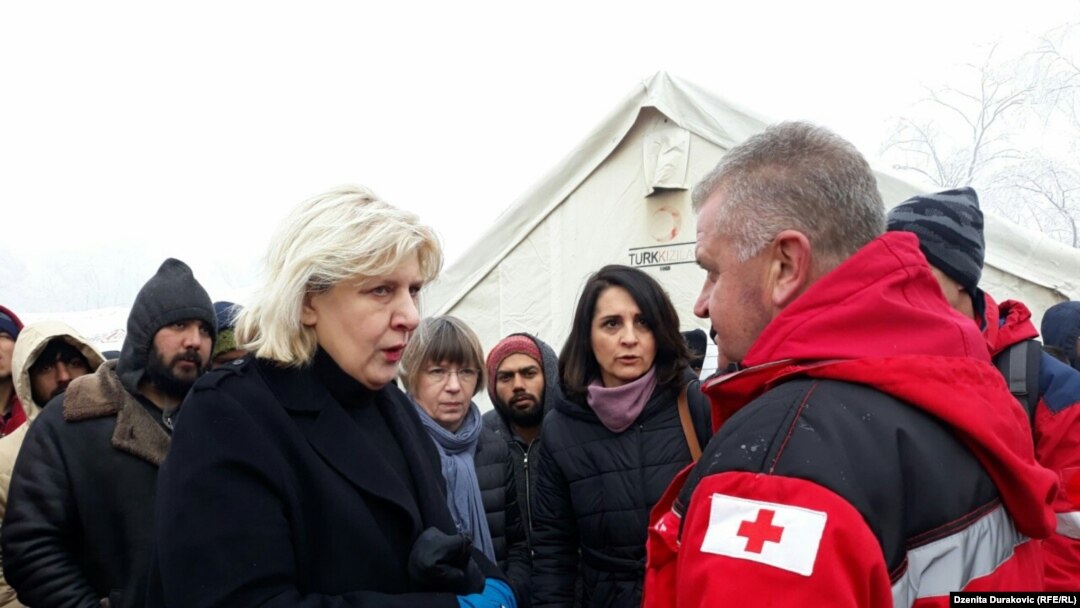 Visoka povjerenica Vijeća Evrope za ljudska prava Dunja Mijatović u kampu 'Vučjak', na sjeverozapadu BiH, 3. decembar 2019.