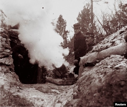 Пуссилер майлау секрециясымен жабылады Секс трах модель өнерімен кездесті