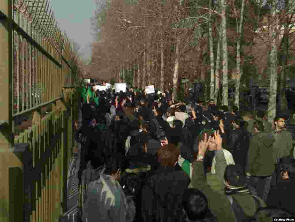 Iran – Iranian protesters clash with Basij militias in Tehran’s university of Science and Industry on Tuesday, December 29, 2009 - Iran – Iranian protesters clash with Basij militias in Tehran’s university of Science and Industry on Tuesday, December 29, 2009 