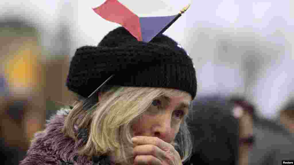 Czech Republic -- A woman attends the funeral ceremony for the late former President Vaclav Havel at Prague Castle's St. Vitus Cathedral, 23Dec2011