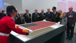 Прапор США повертається додому через 75 років після висадки десантників у Нормандії – відео