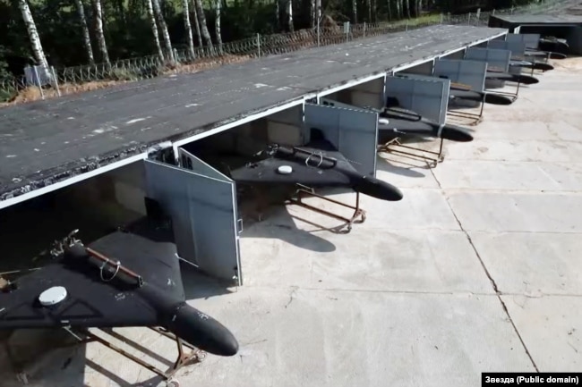 Безпілотники «Герань» у сховищах на російському комплексі поблизу Цимбулової в Орловській області.