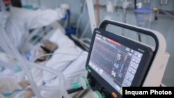  Romania: Pacienti internati cu diagnosticul Covid-19 sunt ingrijiti de medici in saloanele si ATI din cadrul Institutului de Pneumoftiziologie Marius Nasta din Bucuresti, 31 martie 2021. Inquam Photos / Octav Ganea