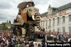 Слон и европейский карнавал