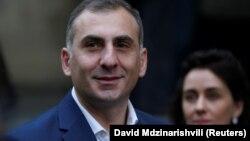 Элисашвили не скрывает, что поводом для его решения стала поддержка его кандидатуры населением Тбилиси на выборах в мэры столицы