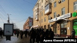 Полицейские в Омске перед акцией в поддержку Навального 23 января