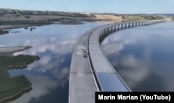 Lotul Suplacu de Barcău-Chiribiş include un viaduct realizat în mare parte de Bechtel, dar a fost abandonat după rezilierea contractului, în 2013.