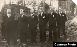Ууно Ринне (второй справа) с братьями и отцом