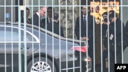 გერმანიის კანცლერი ფრიდრიხ მერცი ესალმება სტუმარს, ვოლოდიმირ ზელენსკის. 14 დეკემბერი. ბერლინი