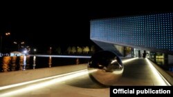 В конце дня Нацбанк произвел очередную долларовую интервенцию на валютном рынке, продав из валютных резервов 40 миллионов долларов